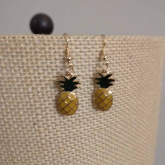 Earrings - Picture 3 of 4